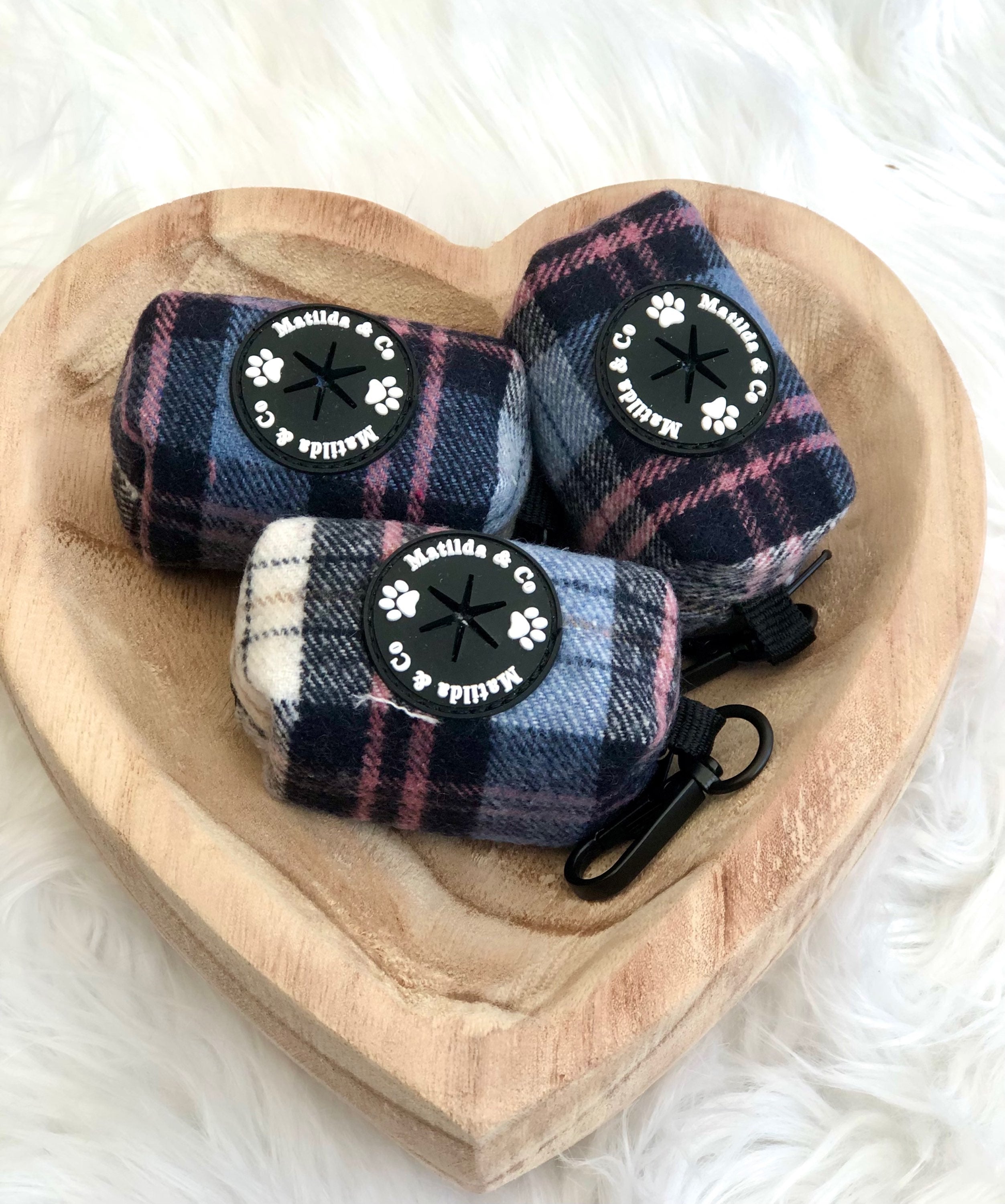 Highland Skye poop bag holder image 0