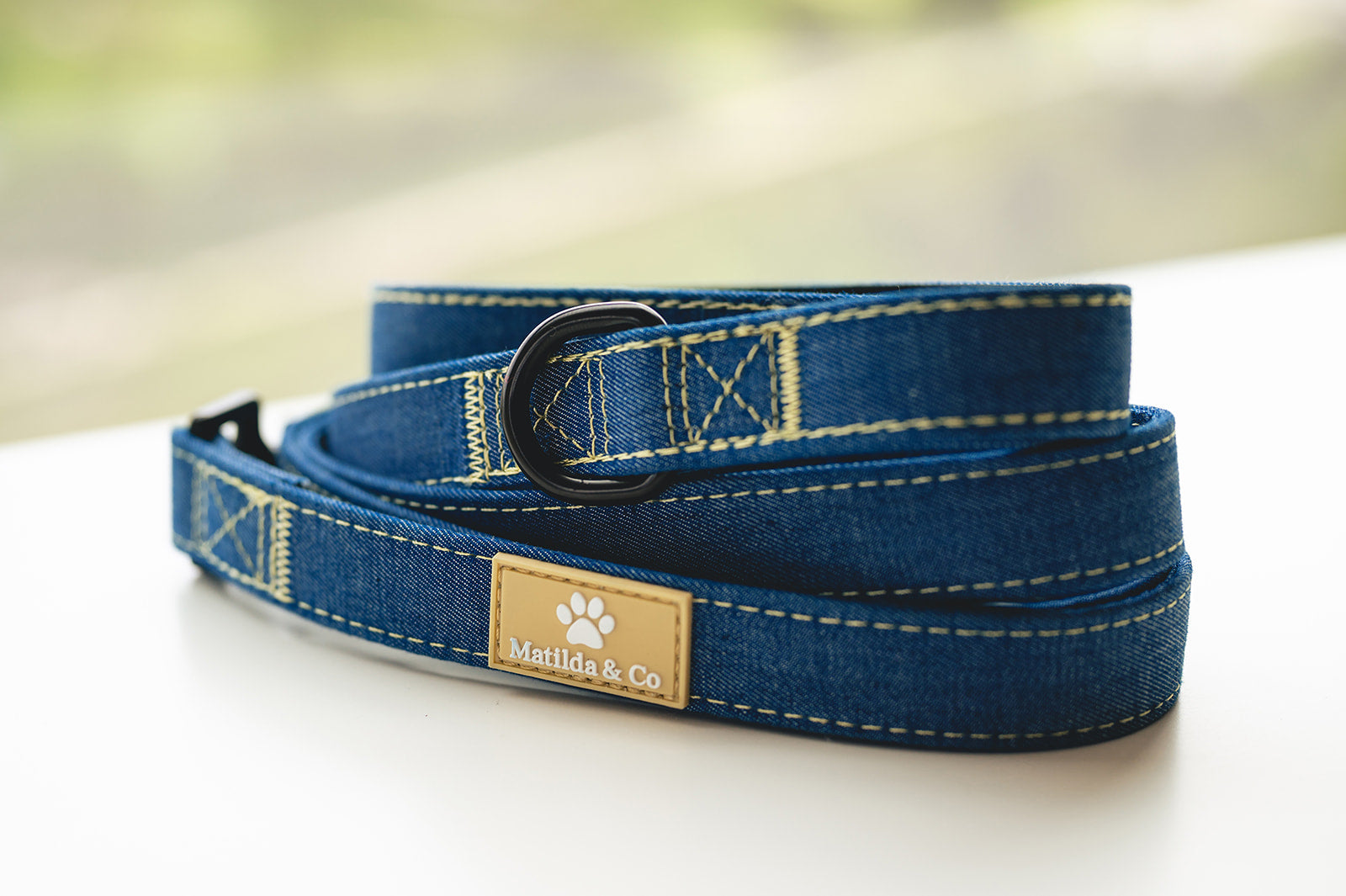 "Forever in Blue Jeans" Dog Lead image 0