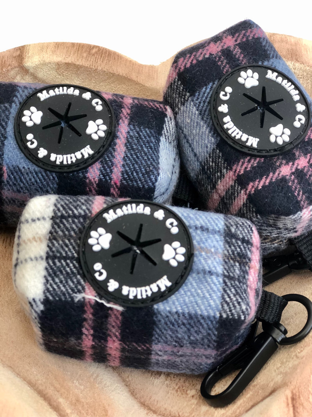 Highland Skye poop bag holder image 1